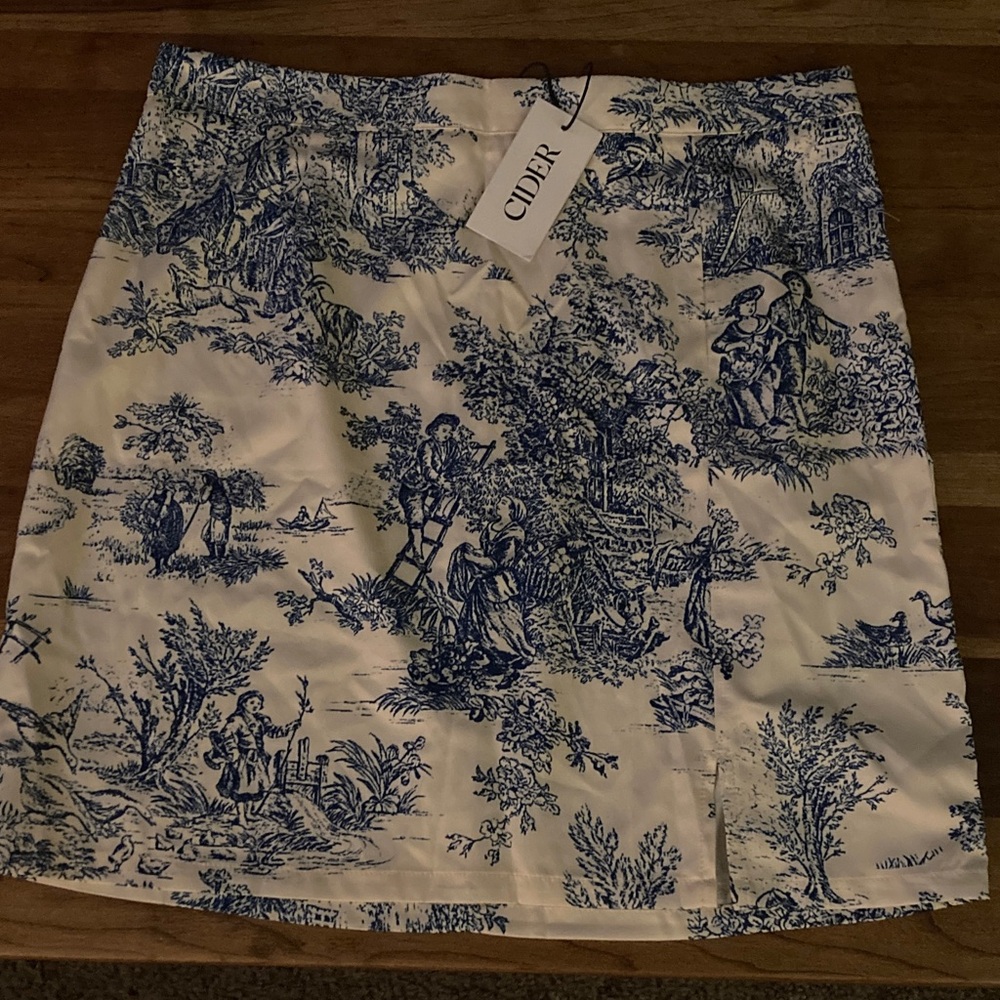 Cider silky Blue and White Scenic Print Mini Skirt.size L
